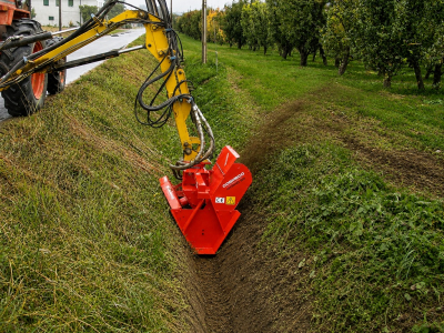– Einradige hydraulische Grabenfräse mit...